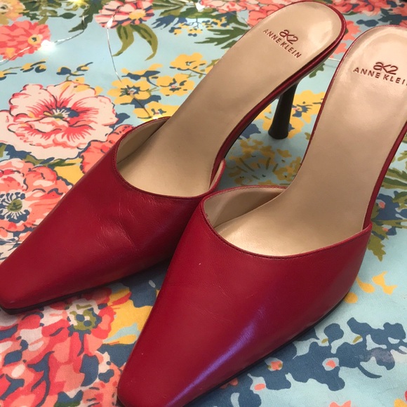 Red heels - Picture 2 of 3